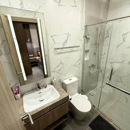 Super Luxury 3 Bedroom Private Pool With Jacuzzi, Near 711, 10 Minutes To Walking Street And - Mt6 Pattaya
