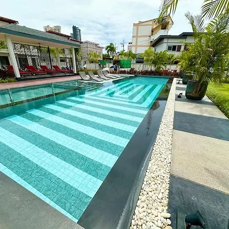 Super Luxury 3 Bedroom Private Pool With Jacuzzi, Near 711, 10 Minutes To Walking Street And - Mt6 Pattaya