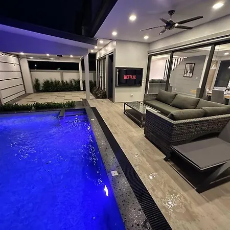 Super Luxury 3 Bedroom Private Pool With Jacuzzi, Near 711, 10 Minutes To Walking Street And - Mt6