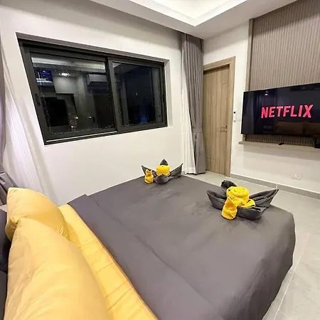 Super Luxury 3 Bedroom Private Pool With Jacuzzi, Near 711, 10 Minutes To Walking Street And - Mt6 Pattaya