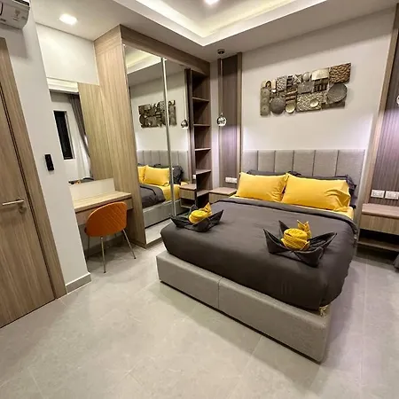 Super Luxury 3 Bedroom Private Pool With Jacuzzi, Near 711, 10 Minutes To Walking Street And - Mt6 * Pattaya