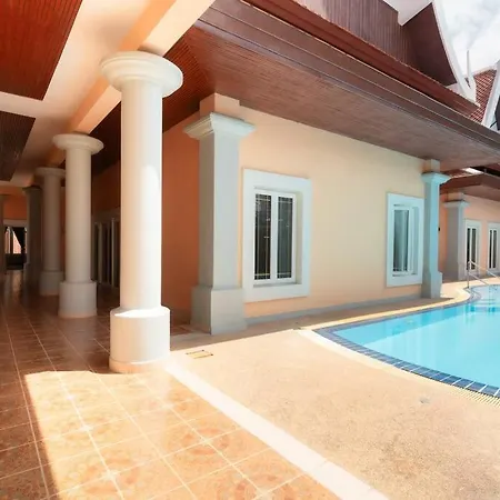 芭提雅市区近步行街1500平方6卧套房庄园别墅 Villa Pattaya