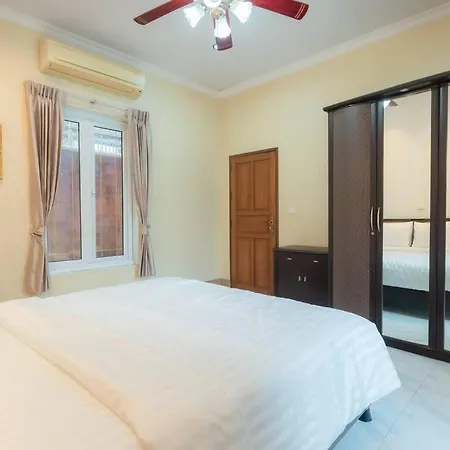 芭提雅市区近步行街1500平方6卧套房庄园别墅 Villa Pattaya