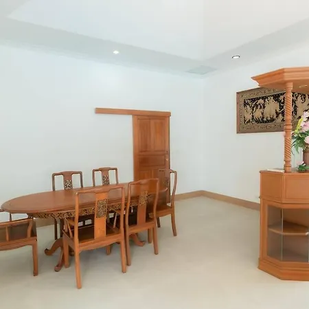 Villa 芭提雅市区近步行街1500平方6卧套房庄园别墅 Pattaya