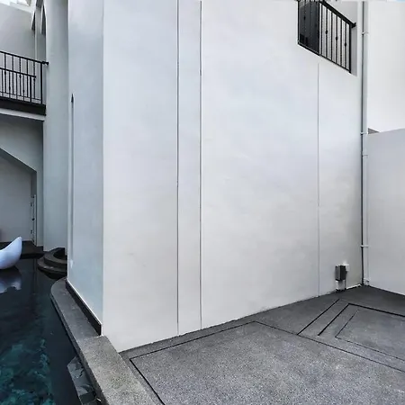 Pupae Pool Inara Villa Pattaya