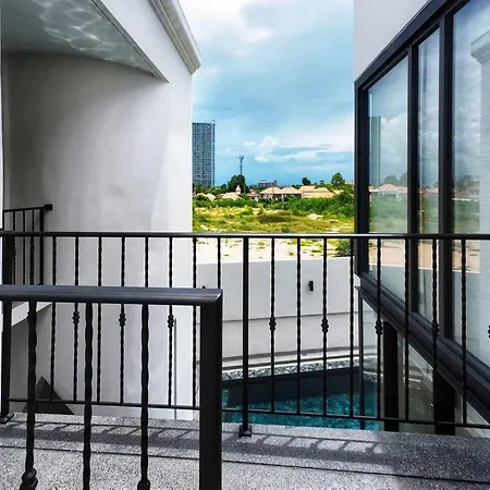 Pupae Pool Inara Villa Pattaya