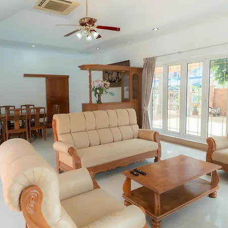 芭提雅市区近步行街1500平方6卧套房庄园别墅 Villa Pattaya