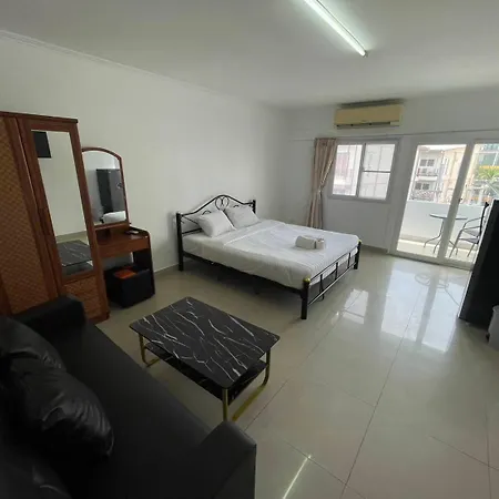Hostel Malee And Restaurant