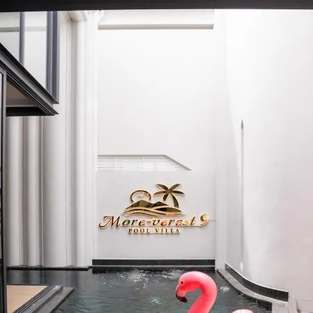 Me9 Luxury Pool
