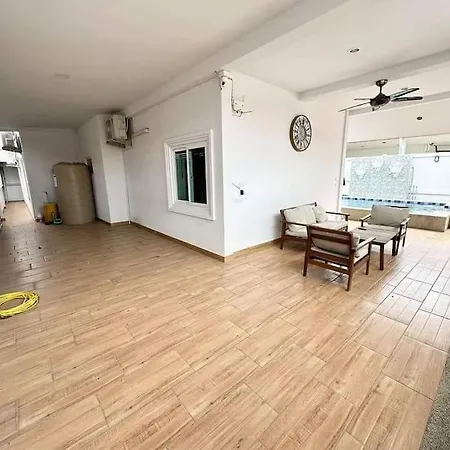 Tagvilla Luxurious Pool - 04 Bedroom * Pattaya
