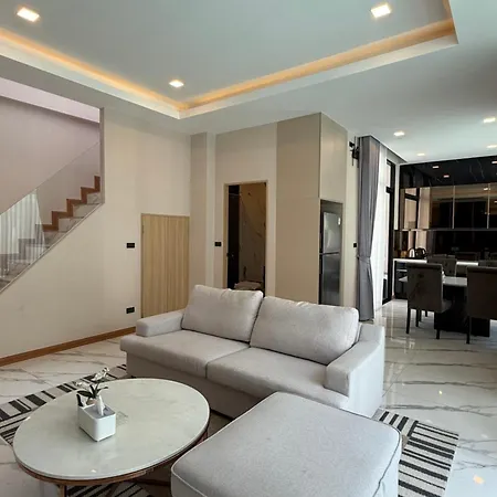 The Rich Garden Villa