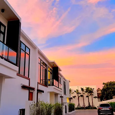 The Rich Garden Villa *