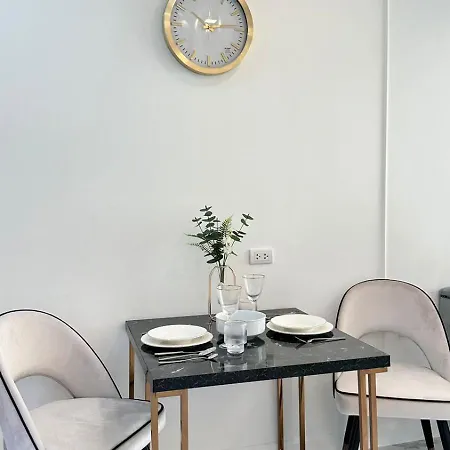Empire Tower Apartment *