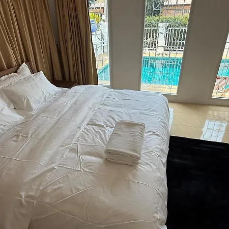 G Warmth Pool Villa *