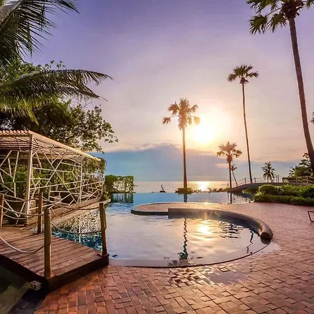 The Palm Wongamat ,world Class Luxury Seaview Condo, Private The Sanctuary Of Truth Apartment