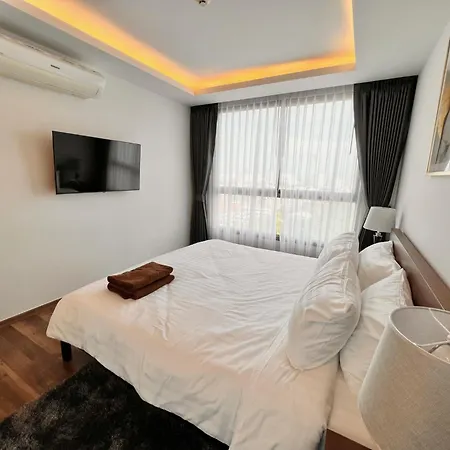 Better Than 1 Bedroom In Peak Towers Apartment *