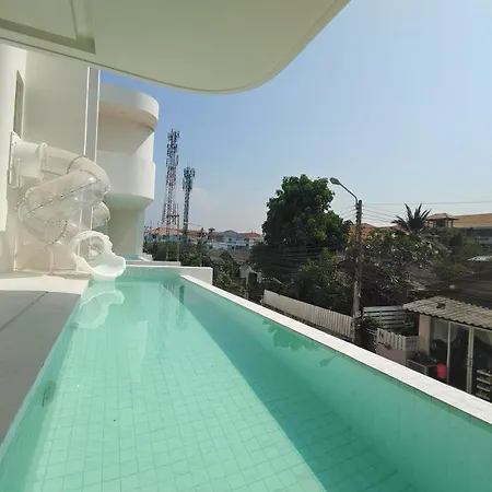On The Cloud Luxury Pool *