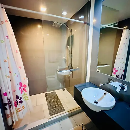 Zire Wongamat Apartment *