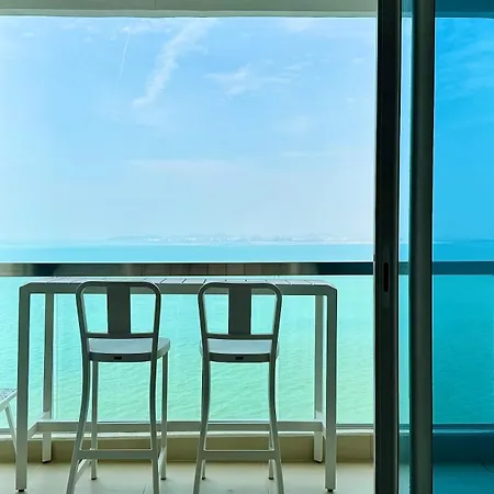 The Palm Wongamat ,world Class Luxury Seaview Condo, Private The Sanctuary Of Truth Apartment *