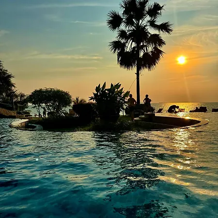 The Palm Wongamat ,world Class Luxury Seaview Condo, Private The Sanctuary Of Truth Apartment Pattaya