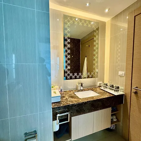 The Palm Wongamat ,world Class Luxury Seaview Condo, Private The Sanctuary Of Truth Apartment *