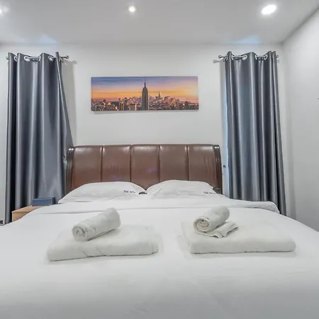 Thai 3b Near Hollywood * Pattaya