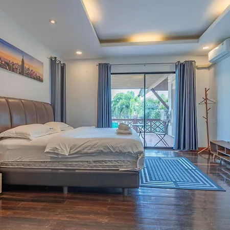 Thai 3b Near Hollywood Villa