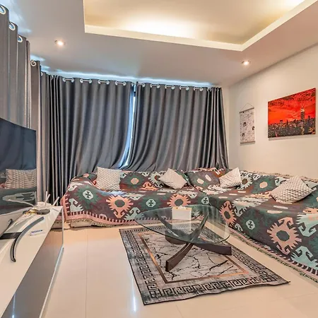 Thai 3b Near Hollywood Pattaya