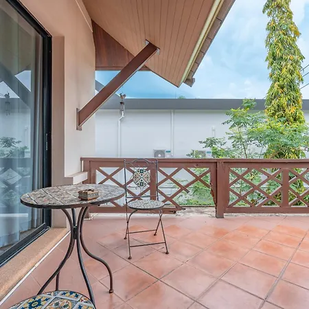 Thai 3b Near Hollywood Villa