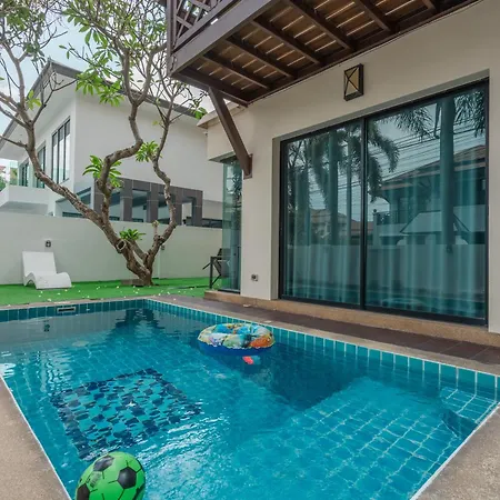 Thai 3b Near Hollywood Villa *