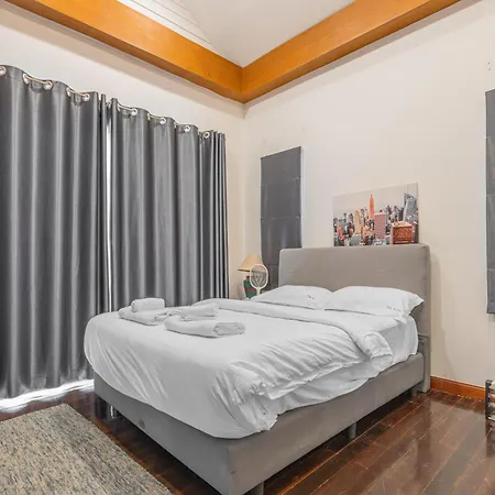 Thai 3b Near Hollywood *