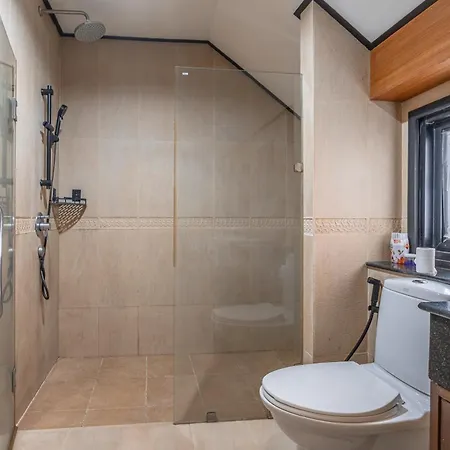 Thai 3b Near Hollywood Villa Pattaya