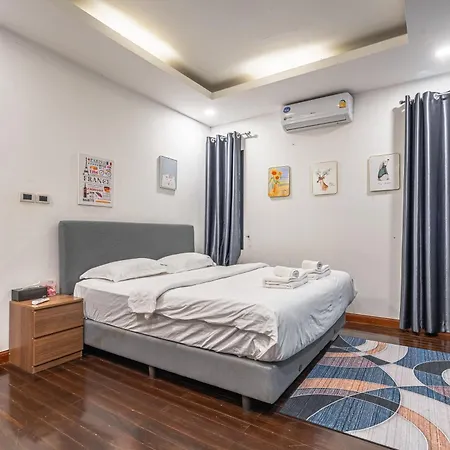 Villa Thai 3b Near Hollywood Pattaya