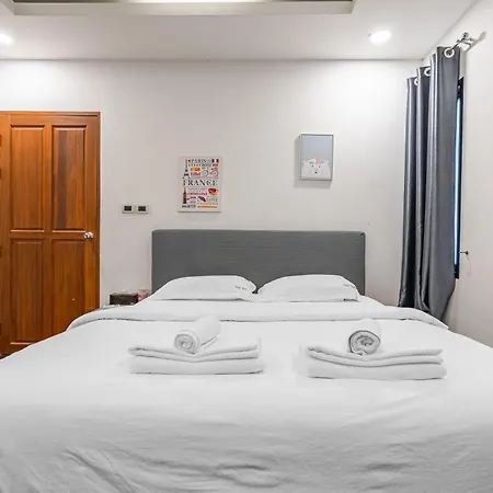 Thai 3b Near Hollywood * Pattaya