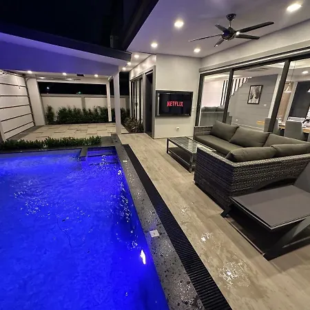 Villa Super Luxury 3 Bedroom Private Pool With Jacuzzi, Near 711, 10 Minutes To Walking Street And - Mt8 Pattaya