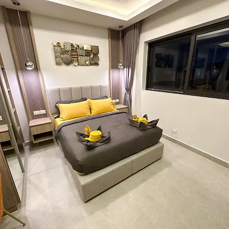 Super Luxury 3 Bedroom Private Pool With Jacuzzi, Near 711, 10 Minutes To Walking Street And - Mt8 Pattaya