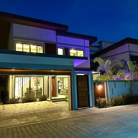 Super Luxury 3 Bedroom Private Pool With Jacuzzi, Near 711, 10 Minutes To Walking Street And - Mt8 Villa Pattaya