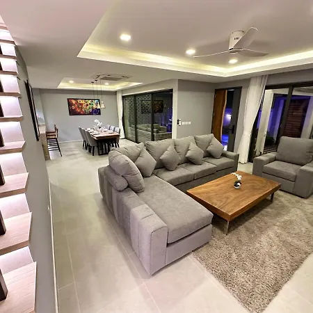 Villa Super Luxury 3 Bedroom Private Pool With Jacuzzi, Near 711, 10 Minutes To Walking Street And - Mt8 *