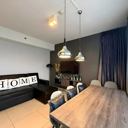 Spacious 2 Bedroom Corner Unit Near Walking Street Apartment *