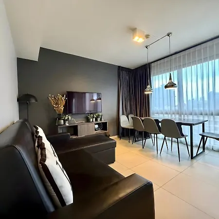 Spacious 2 Bedroom Corner Unit Near Walking Street * Pattaya