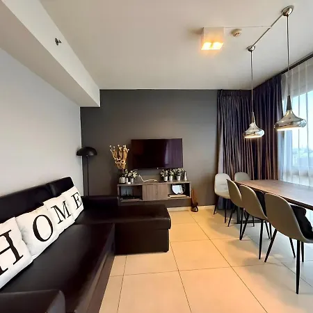 Spacious 2 Bedroom Corner Unit Near Walking Street *
