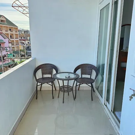Malee & Restaurant Apartment *