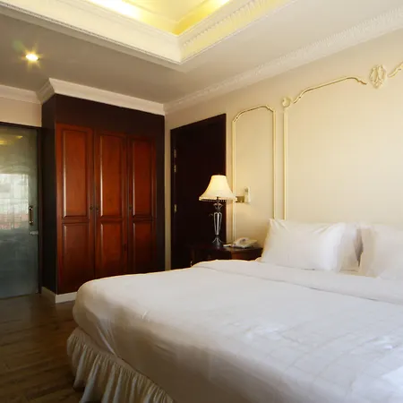 Four Seasons Place 4* Pattaya