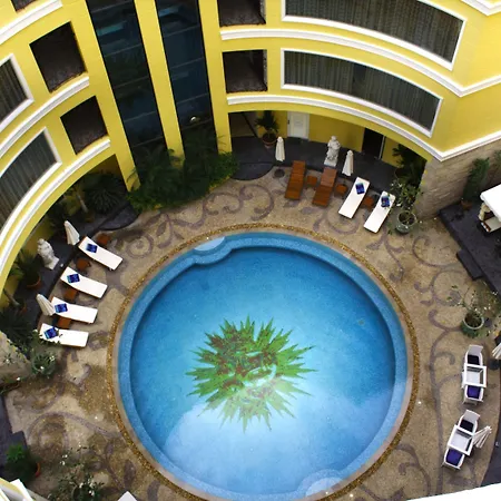 Hotel Four Seasons Place 4*