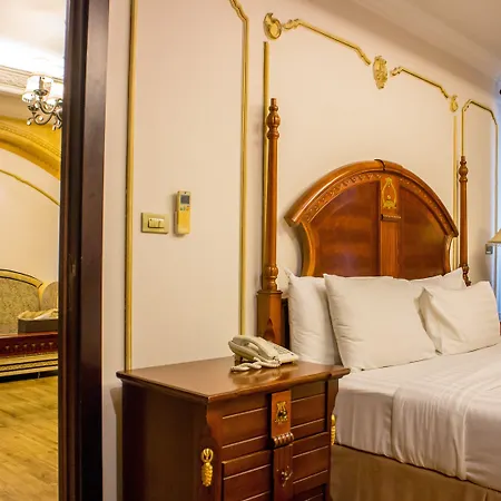 Four Seasons Place Hotel 4*