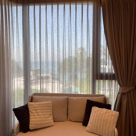 อพาร์ทเม้น Luxurious At Pattaya