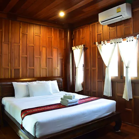 Hotel At 3*