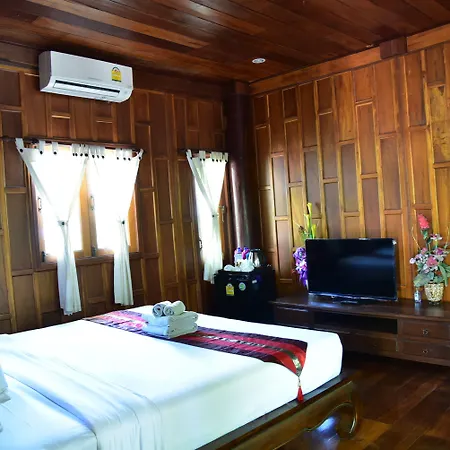 Hotel At 3*