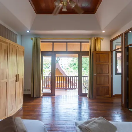 4 Bed Songthai - 5 *