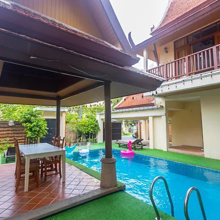 4 Bed Songthai - 5 Holiday home Pattaya